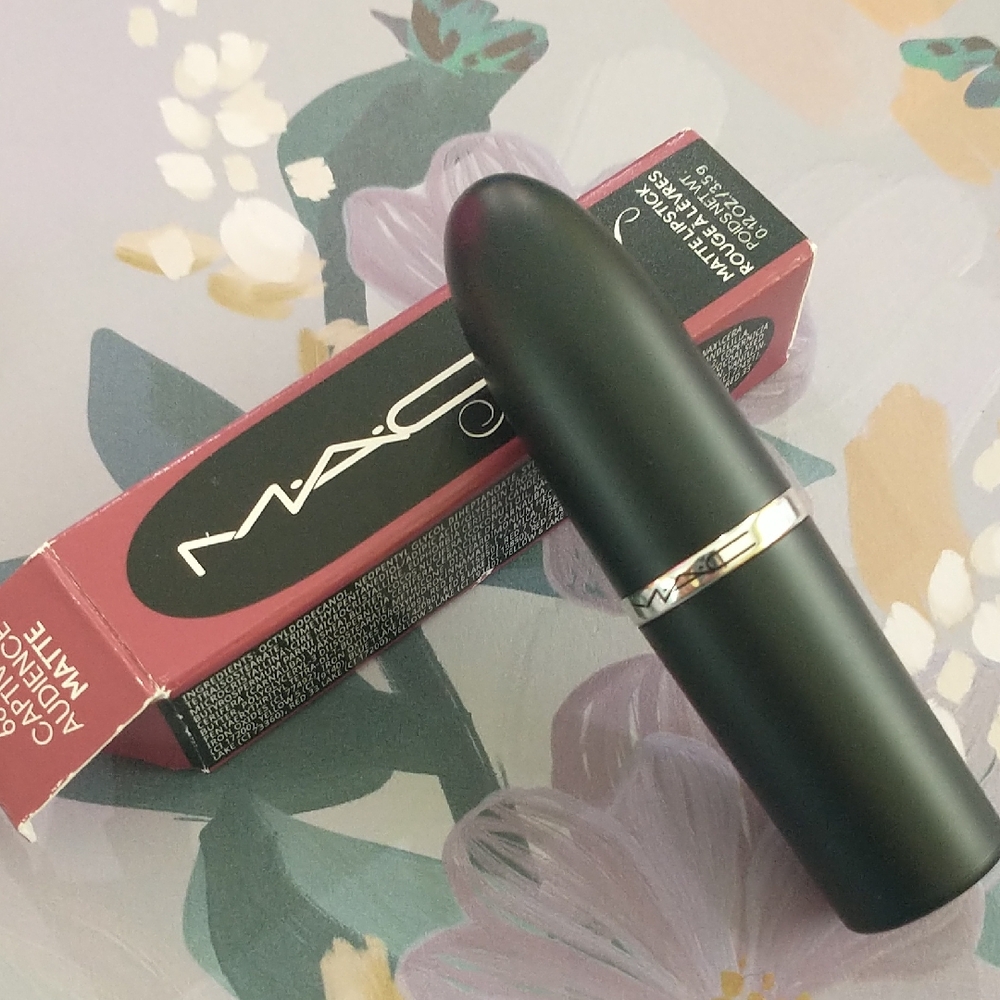 MAC  Matte Lipstick Captive Audience
